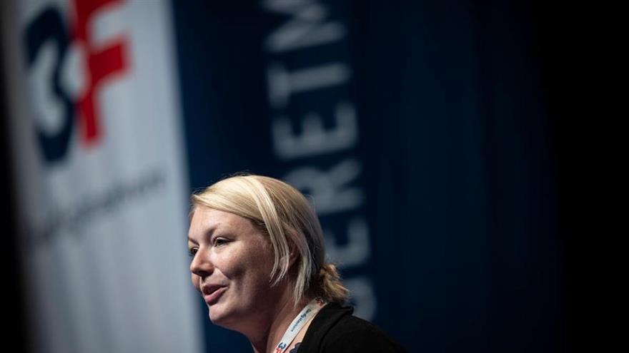 
- Det nytter ikke, at løftet af dagpengene skal ske på bekostning af nogen, sagde Betina H. Binder, a-kasseleder i 3F Køge Bugt, ved debatten på a-kassens delegeretmøde i Aalborg. (
	Foto: Joachim Rode)